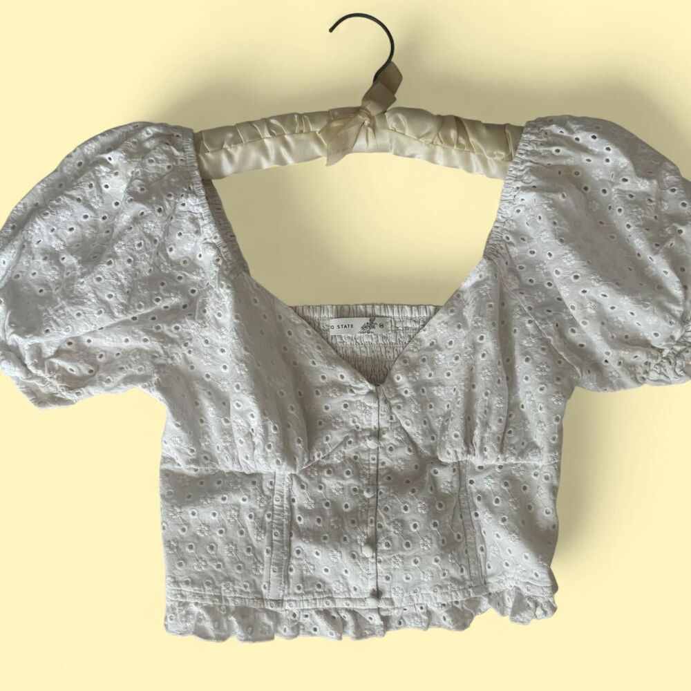 Altar-d-state Women's White and Cream Crop-top
